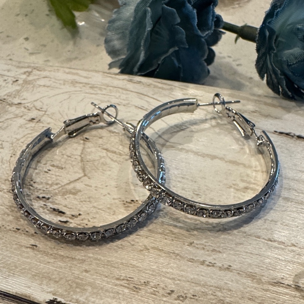 🌸Final price🌸 5/$25 Elegant Silver Hoop Earrings